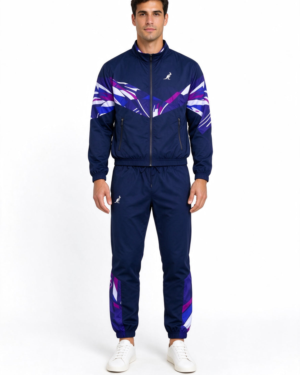 Tuta sportiva blu e multicolore indossata, vista frontale