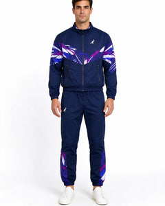 Tuta sportiva blu e multicolore indossata, vista frontale